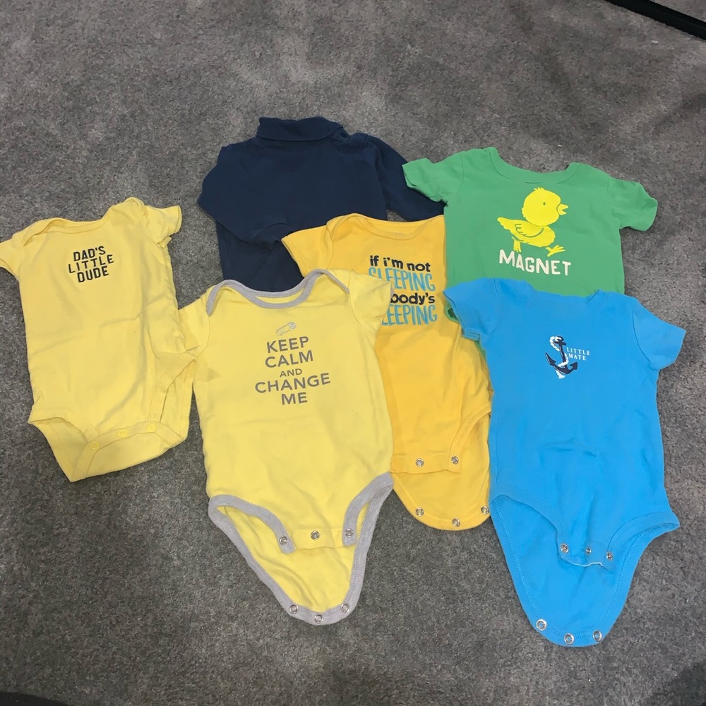 6 boys Onesie Lot